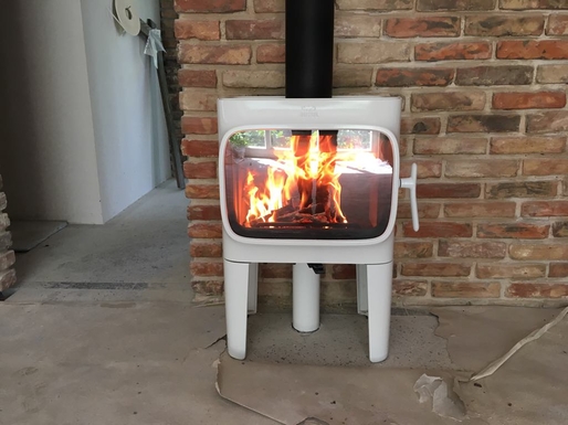Печь Jotul F 305 R LL WHE на чугунных ножках белого цвета
